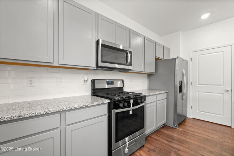 Listing Image 19
