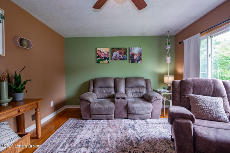Listing Image 17