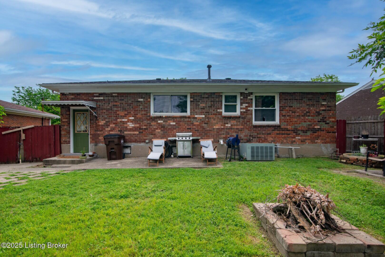 Listing Image 4