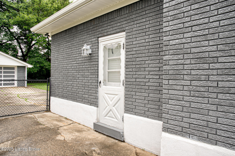 Listing Image 30