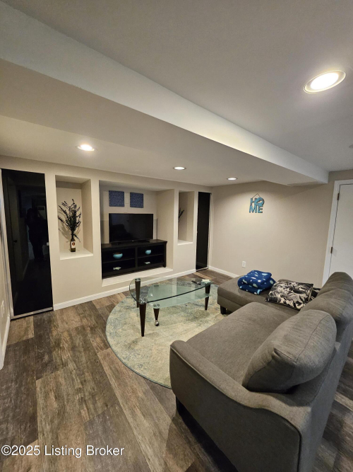 Listing Image 18