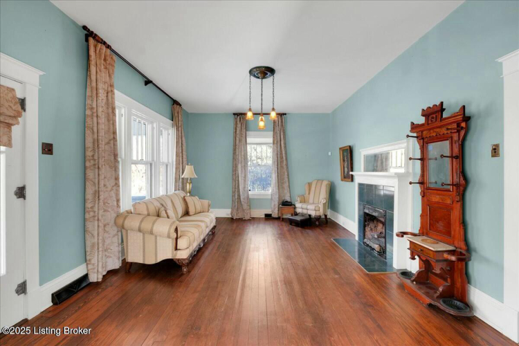Listing Image 11