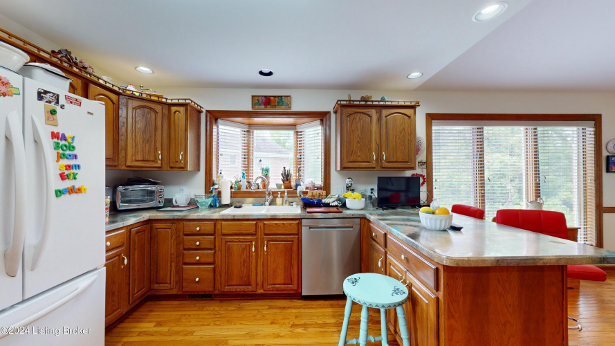 Listing Image 12