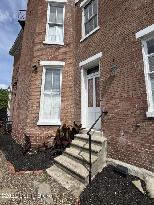 Listing Image 64