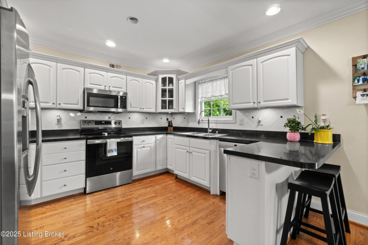 Listing Image 10