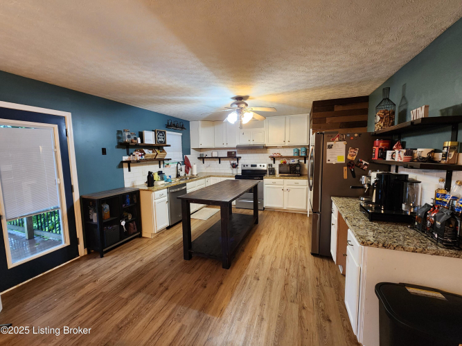 Listing Image 11