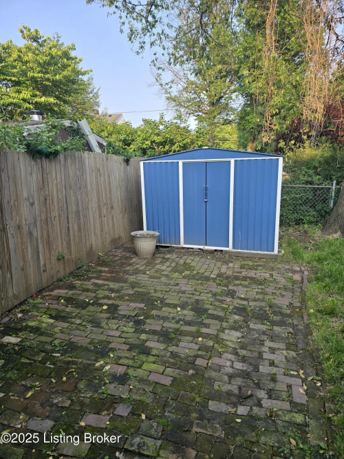 Listing Image 3