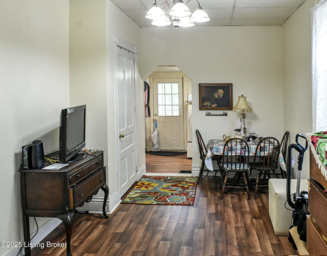 Listing Image 11