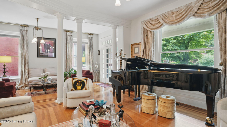 Listing Image 11