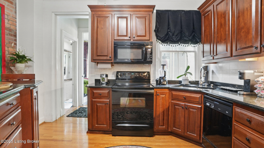 Listing Image 14