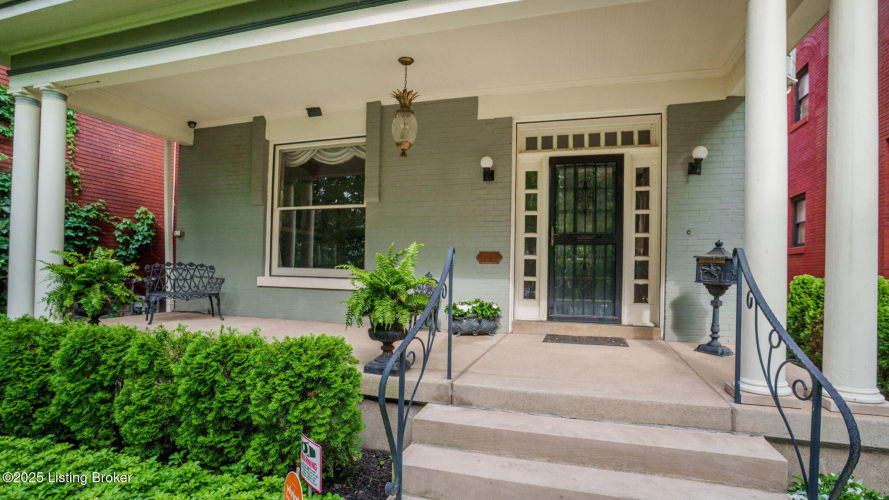 Listing Image 4
