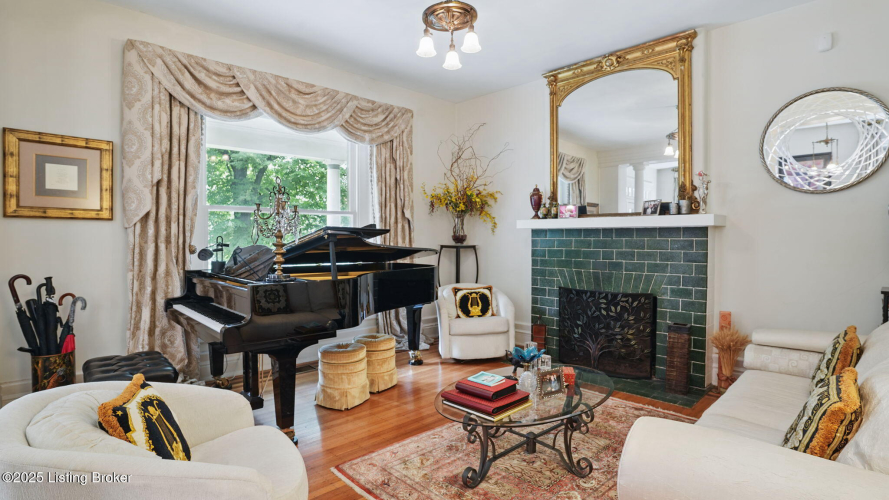 Listing Image 10