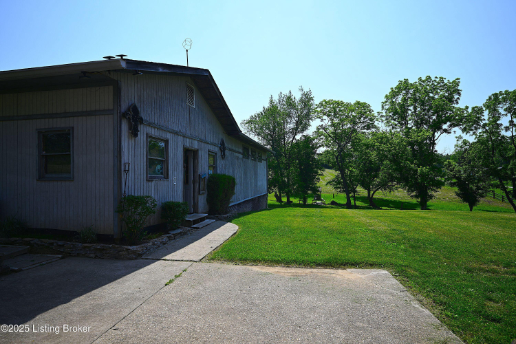 Listing Image 24