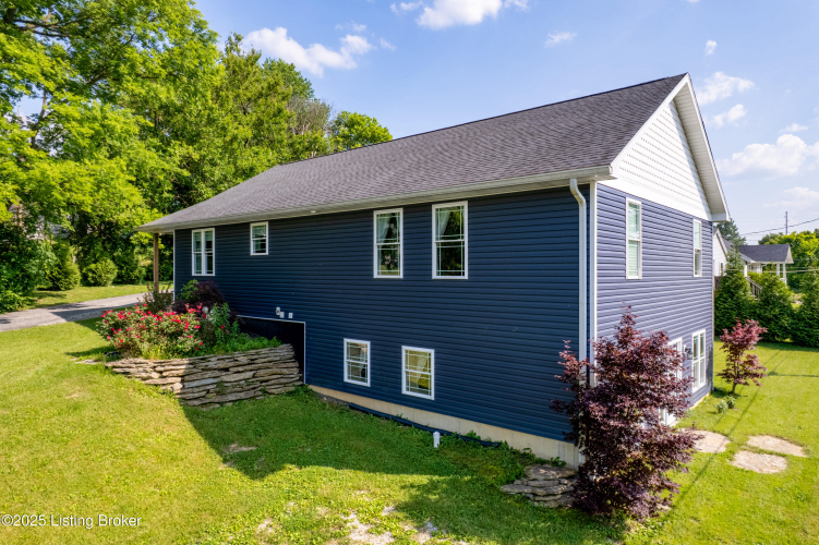 Listing Image 52