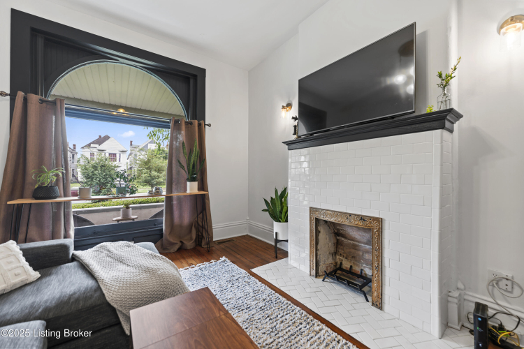 Listing Image 15