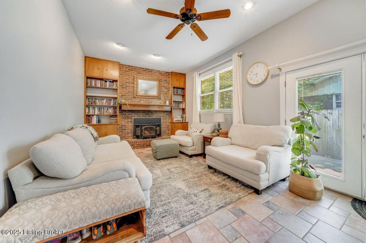 Listing Image 10