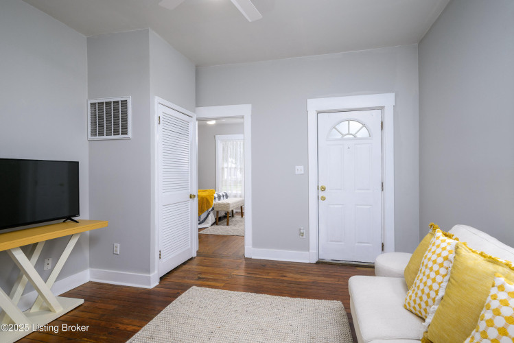 Listing Image 5