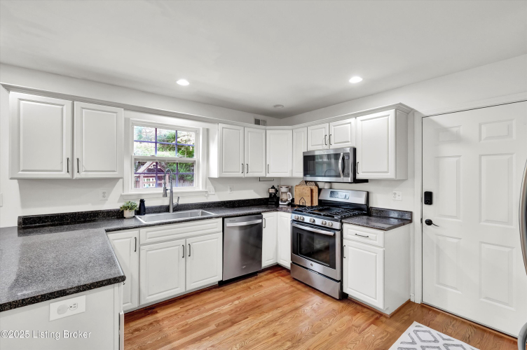 Listing Image 19