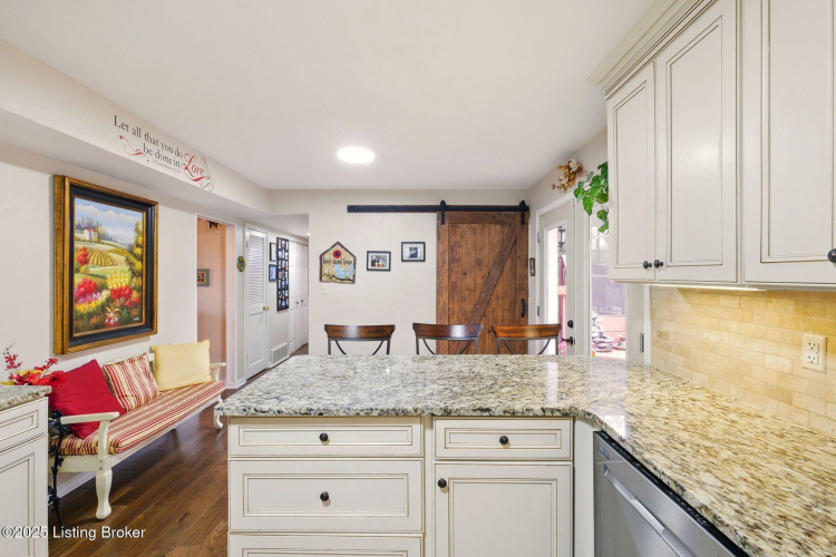 Listing Image 13