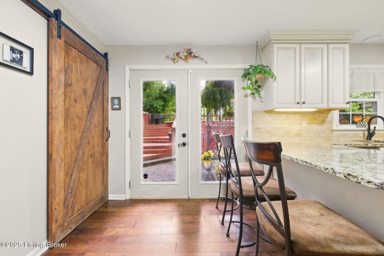 Listing Image 15