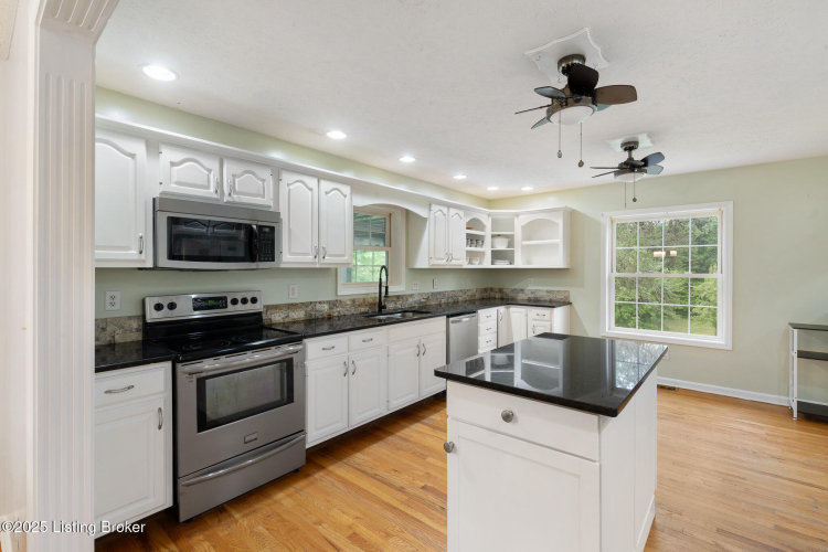 Listing Image 16