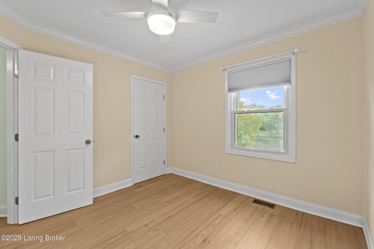 Listing Image 28