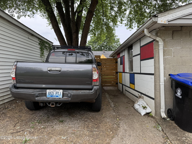 Listing Image 7