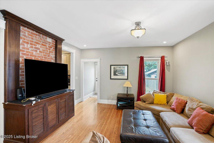 Listing Image 11