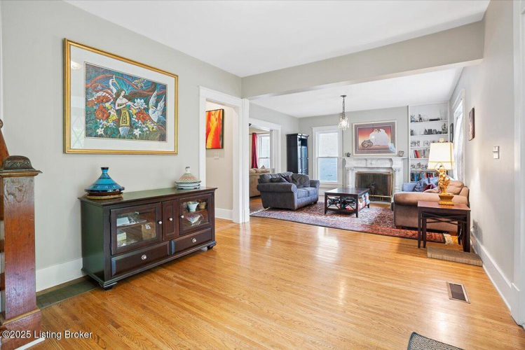 Listing Image 6