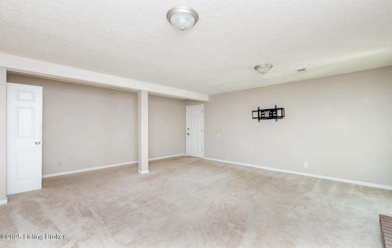 Listing Image 38