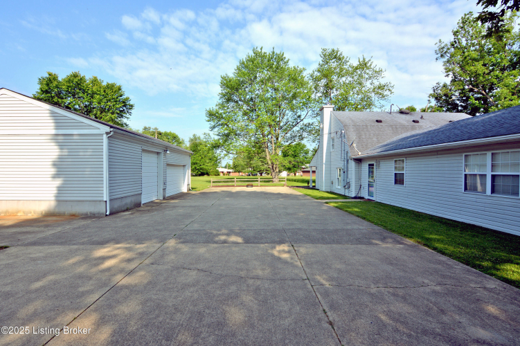 Listing Image 41