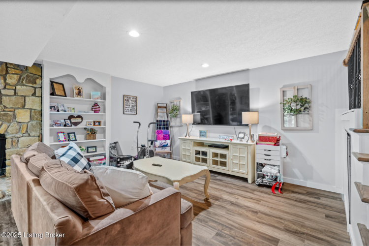 Listing Image 31