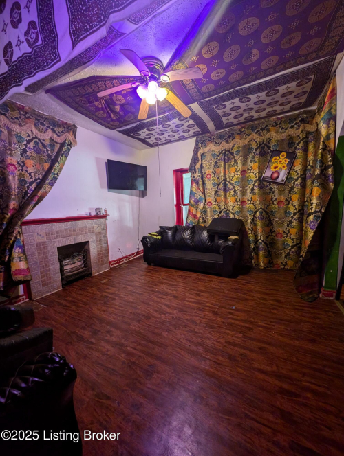 Listing Image 4