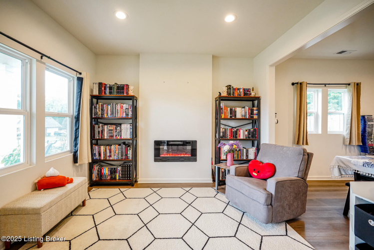 Listing Image 18