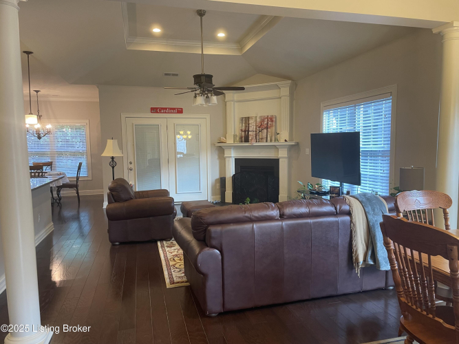 Listing Image 12