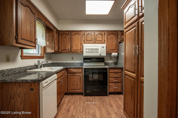 Listing Image 17