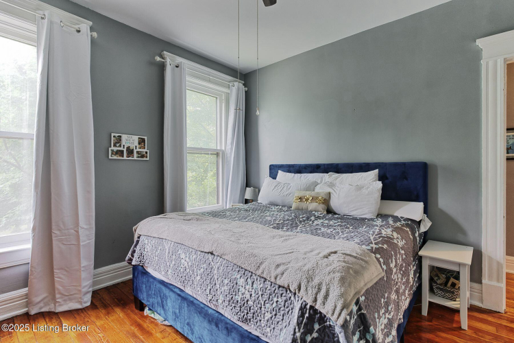 Listing Image 11