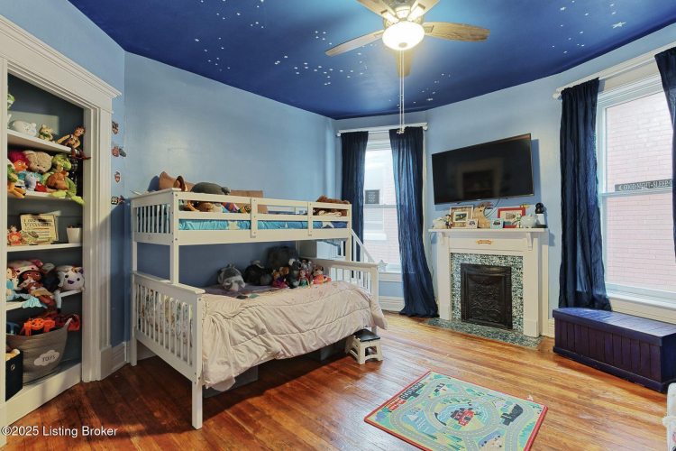 Listing Image 12