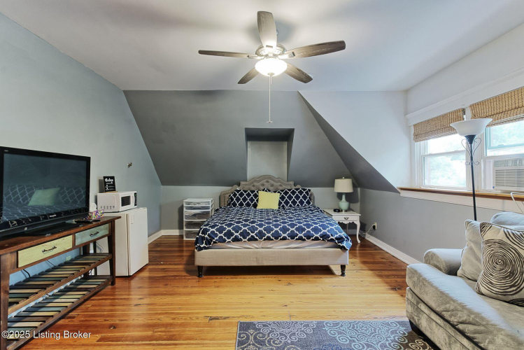 Listing Image 17
