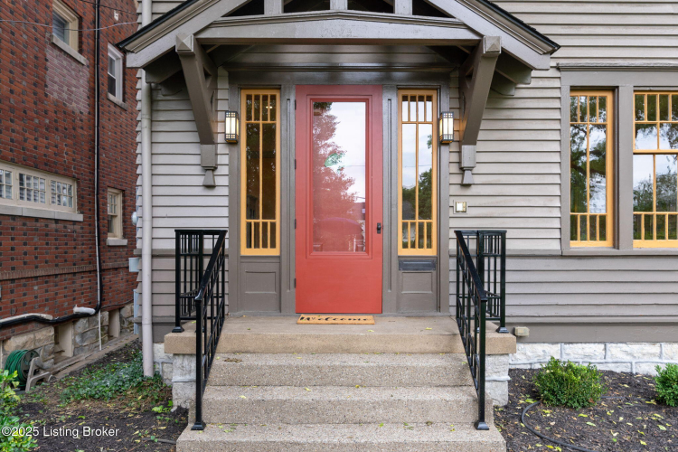 Listing Image 4