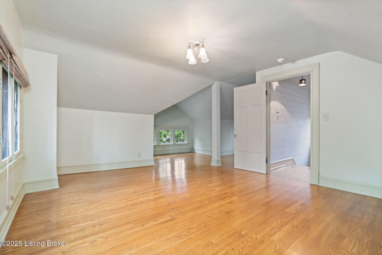 Listing Image 59