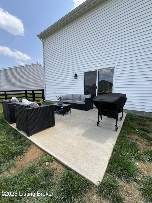 Listing Image 4