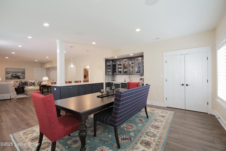 Listing Image 82
