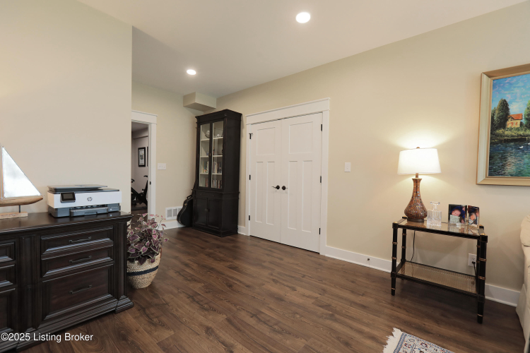 Listing Image 90