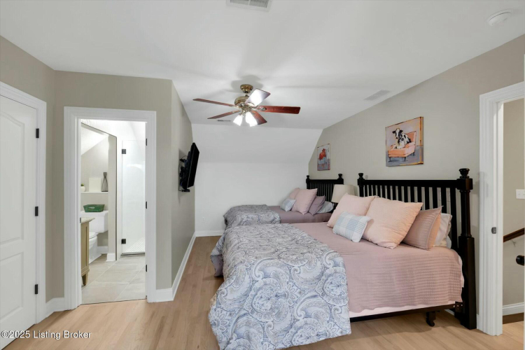 Listing Image 52