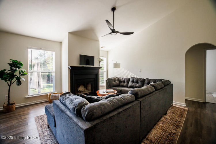 Listing Image 16