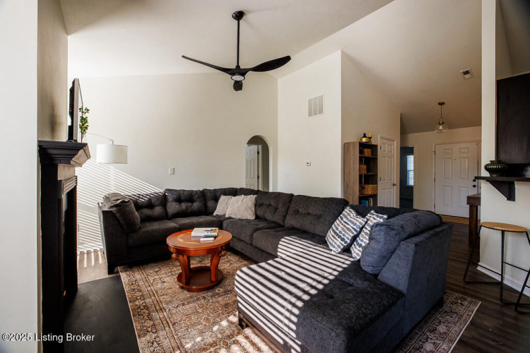 Listing Image 18