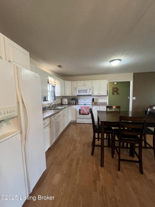 Listing Image 16
