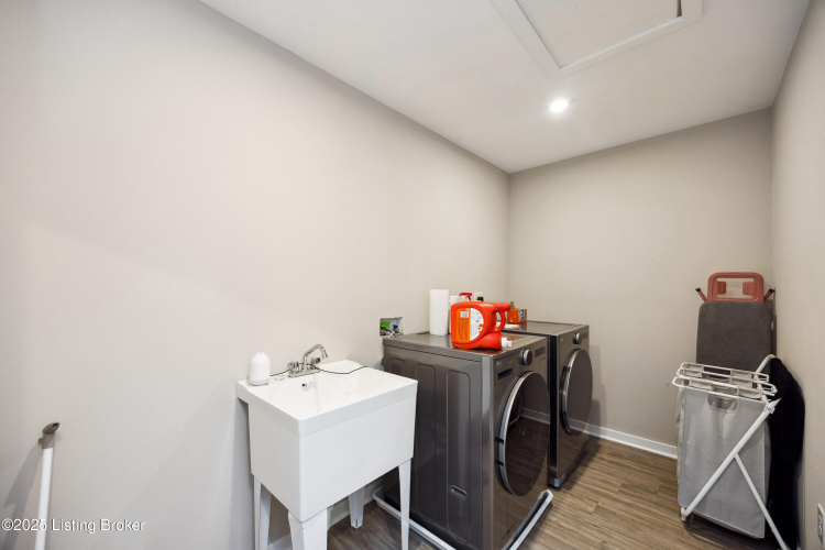 Listing Image 20