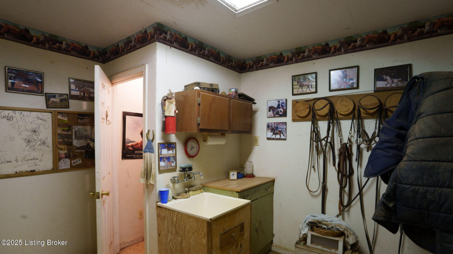 Listing Image 54